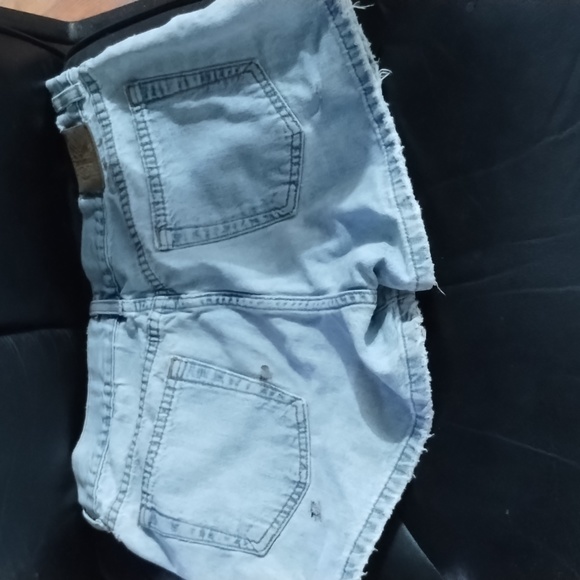 Calvin Klein size 7 denim shorts. - Picture 3 of 4